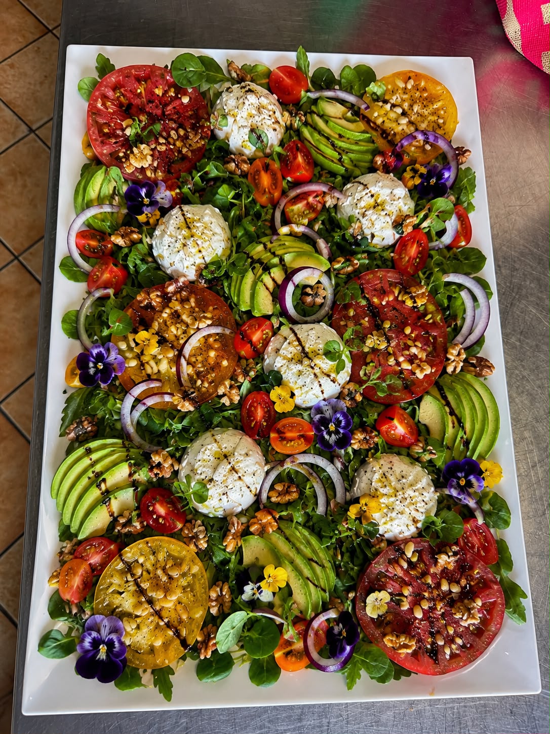 Salade burrata et tomates anciennes